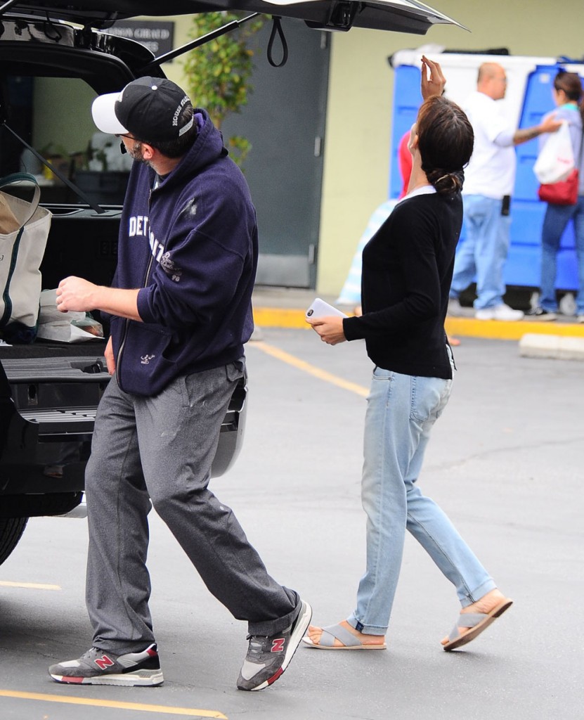 Ben Affleck & Jennifer Garner Visit The Farmer's Market With Their Children