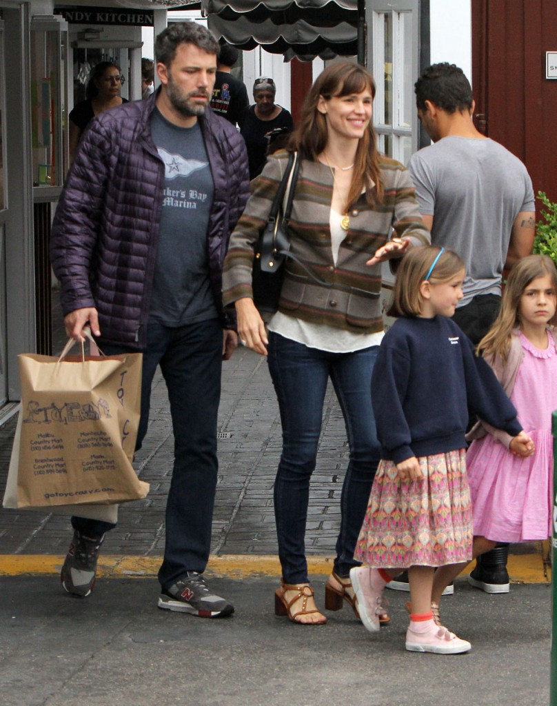 Ben Affleck & Jennifer Garner Take Seraphina Toy Shopping