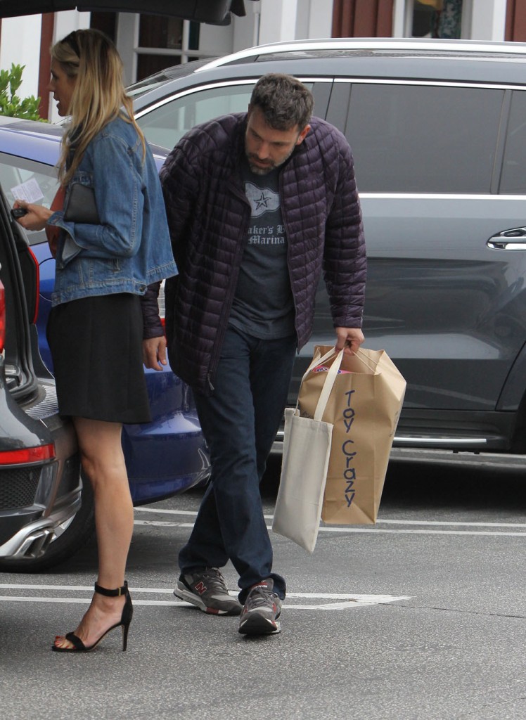 Jennifer Garner out shopping with Ben Affleck