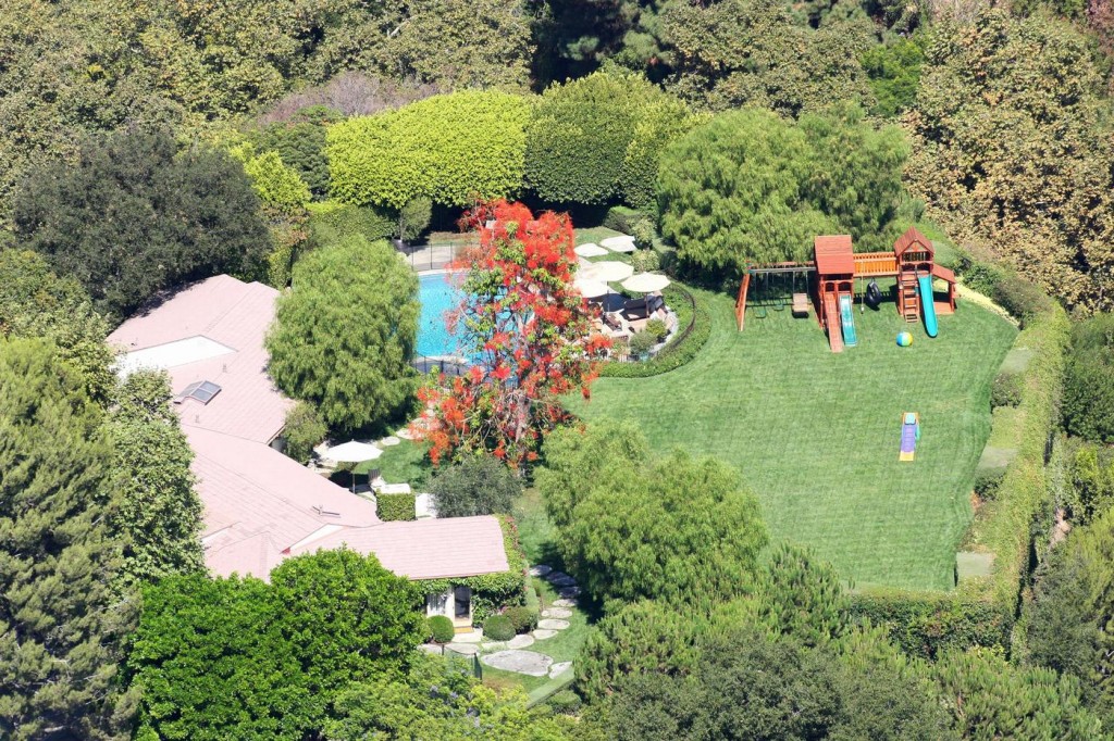 Ben Affleck and Jennifer Garner, owners of this Pacific Palisades estate, are splitting after 10 years of marriage!