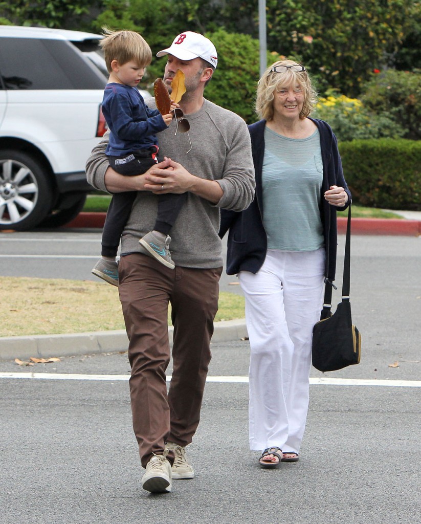Ben Affleck Takes His Mother & Son To Breakfast