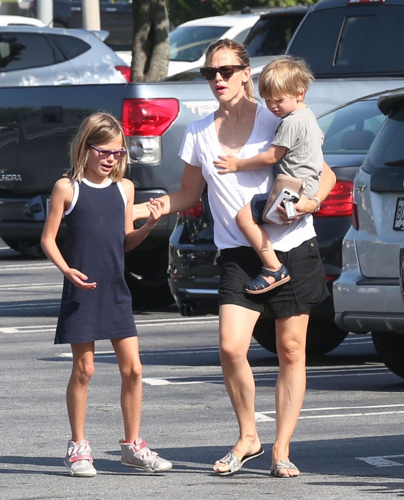 Exclusive... Jennifer Garner Wears Her Wedding Ring While Out And About With Her Children