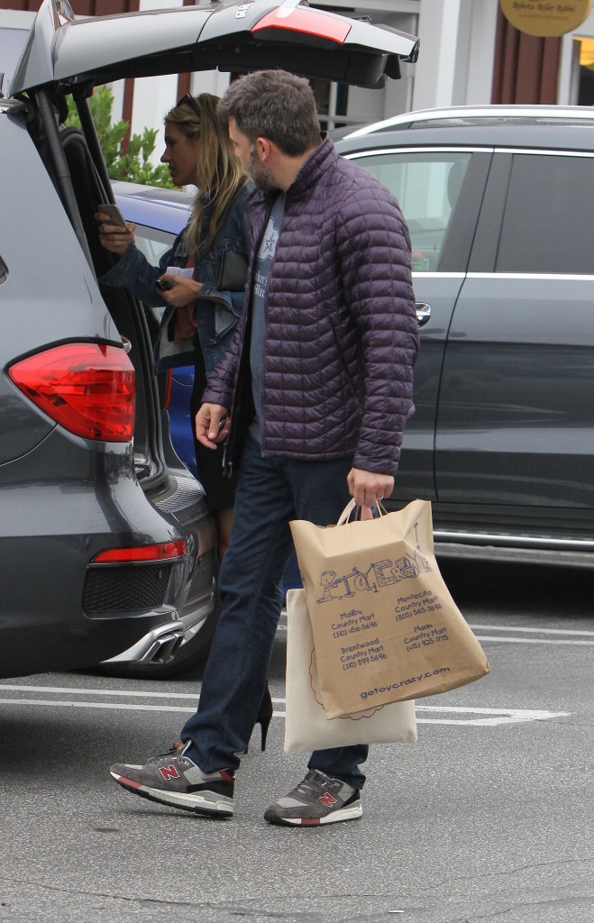 Jennifer Garner out shopping with Ben Affleck