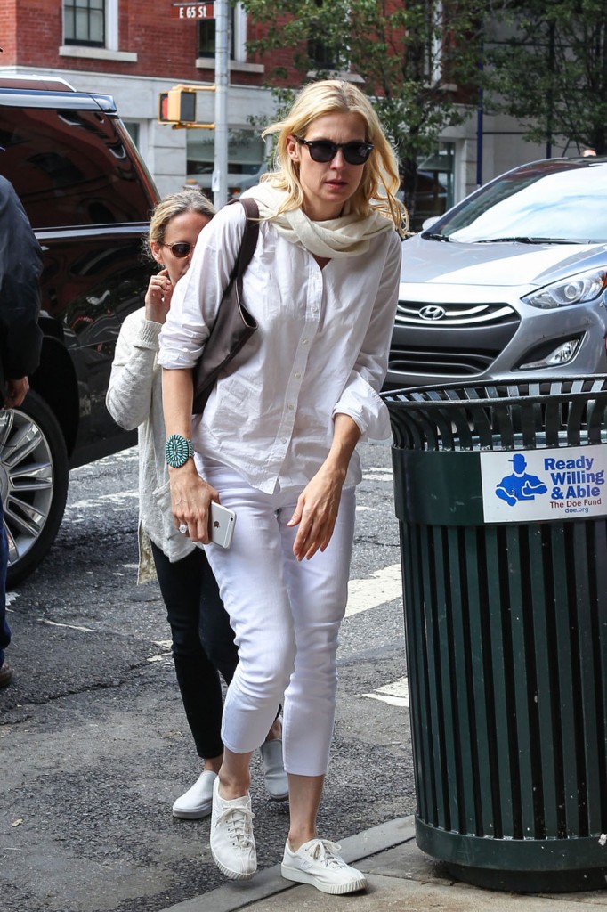 Kelly Rutherford manages a small smile as she steps out for lunch after leaving court, where she was ordered to send her children to their father in Monaco