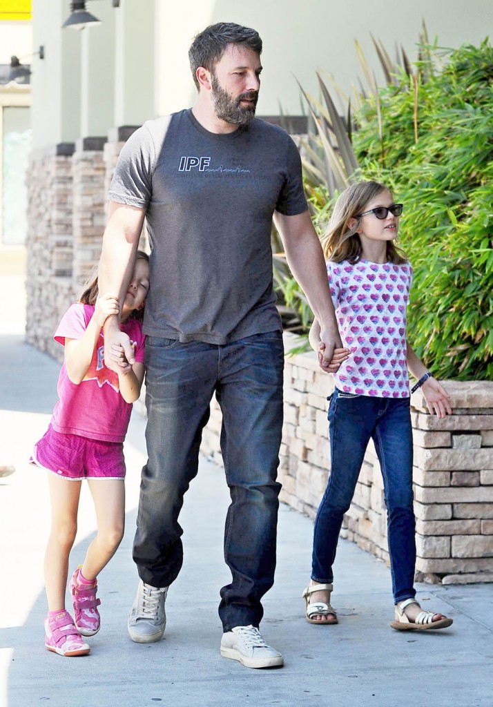 Exclusive... Ben Affleck Takes His Daughters Shopping