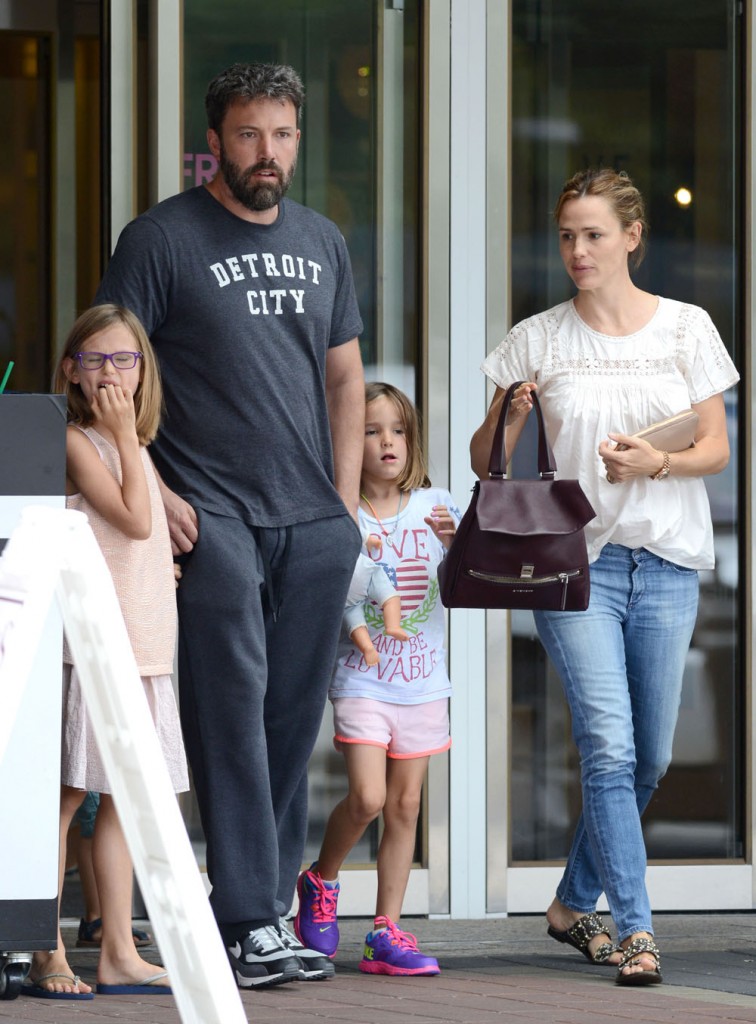 Ben Affleck & Jennifer Garner Wear Their Wedding Rings While Out In Atlanta