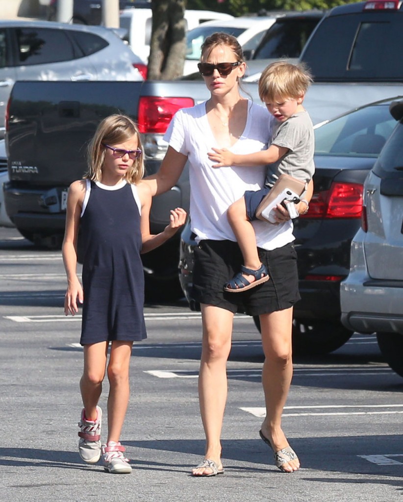 Exclusive... Jennifer Garner Wears Her Wedding Ring While Out And About With Her Children