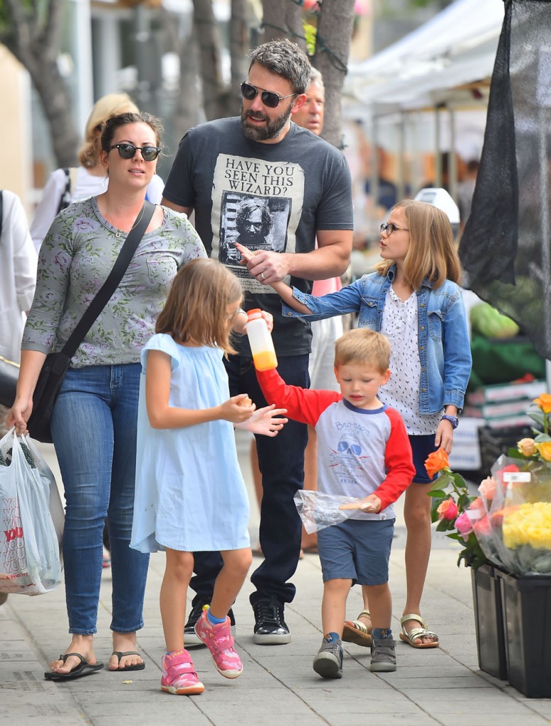 Ben Affleck takes his children to the Farmers Market