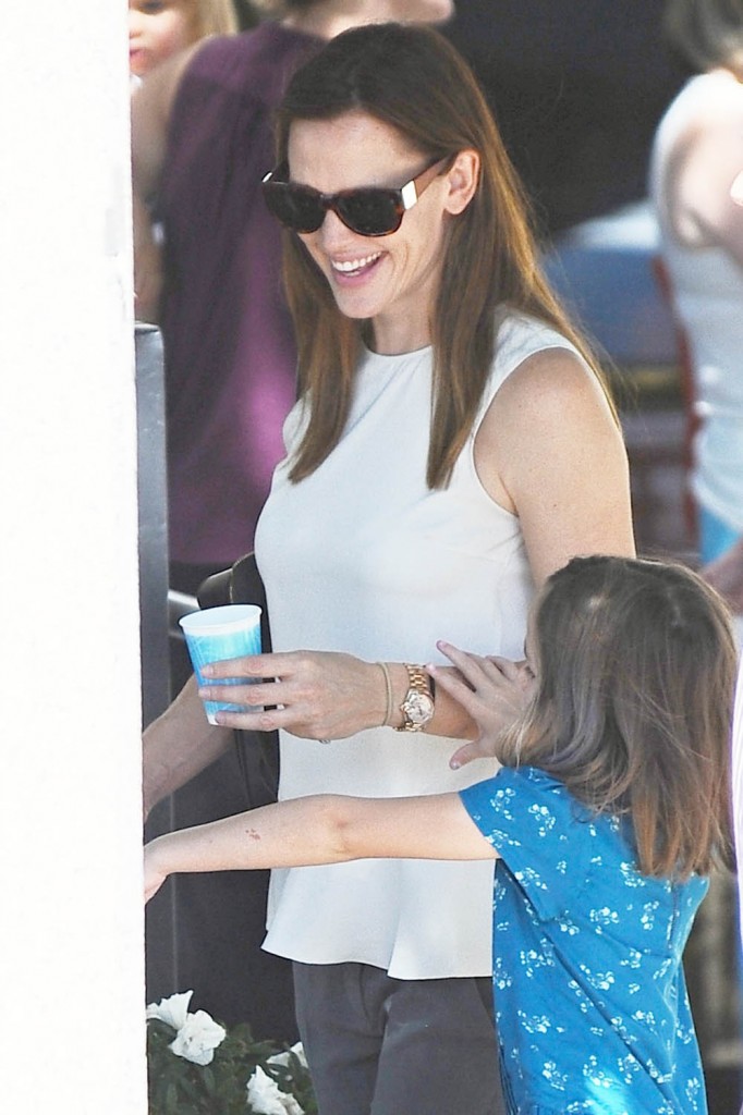 Jennifer Garner and kids at Farmers Market