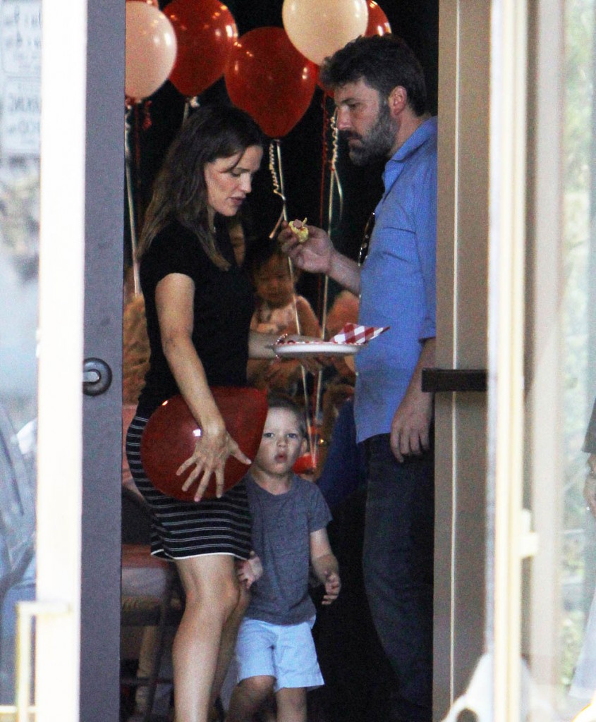 Ben Affleck & Jennifer Garner Leaving Church With Their Children