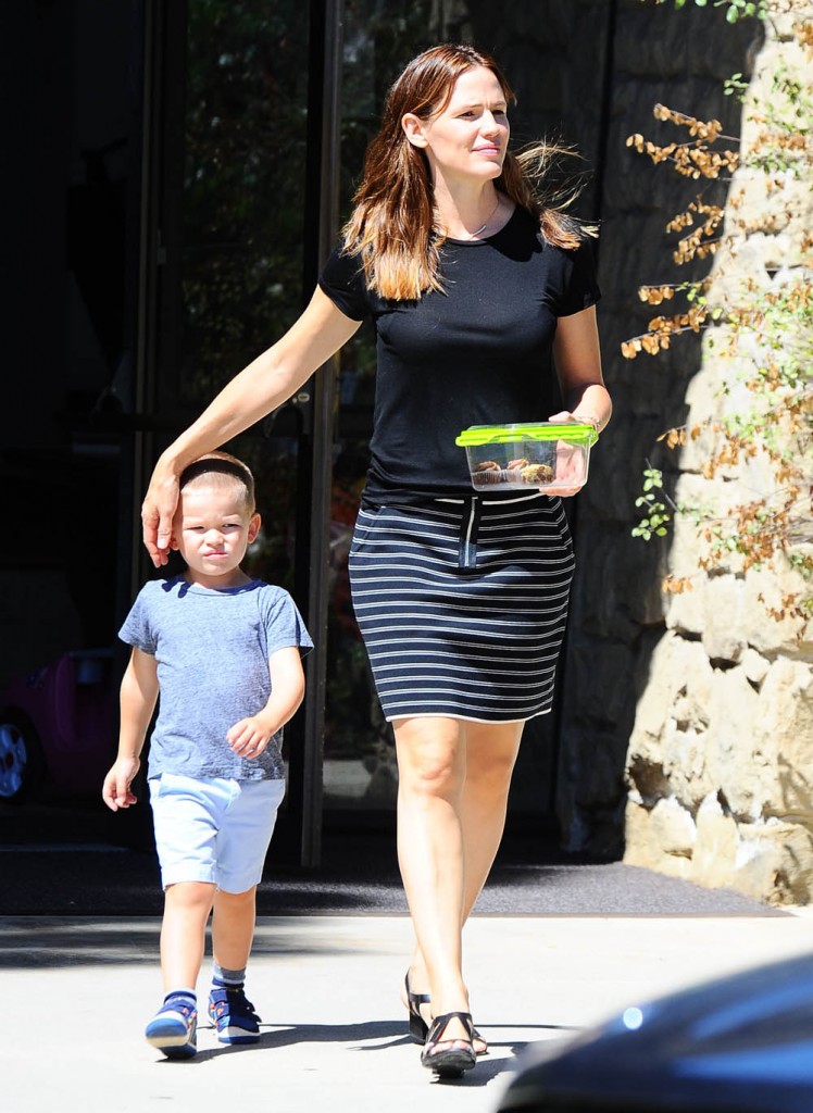 Ben Affleck & Jennifer Garner Leaving Church With Their Children