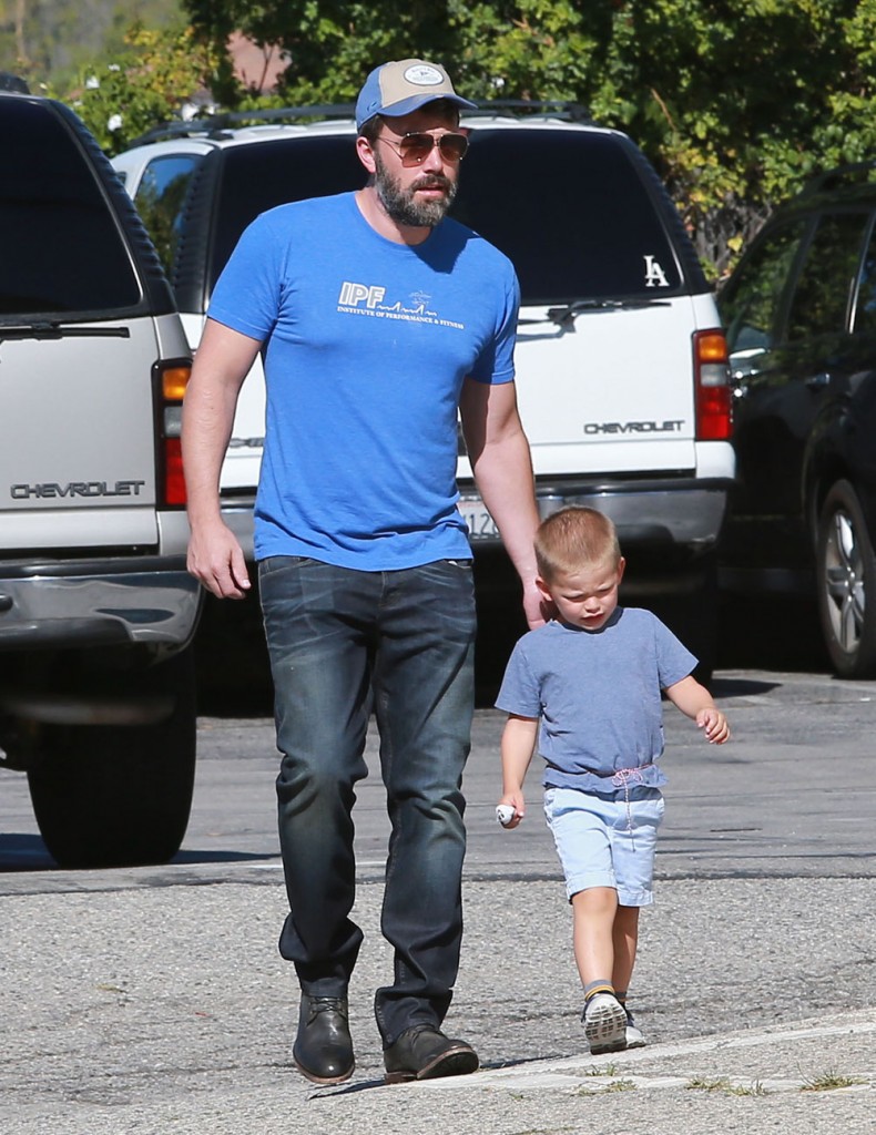 Ben Affleck & Jennifer Garner Take Their Kids To Church After The Farmer's Market