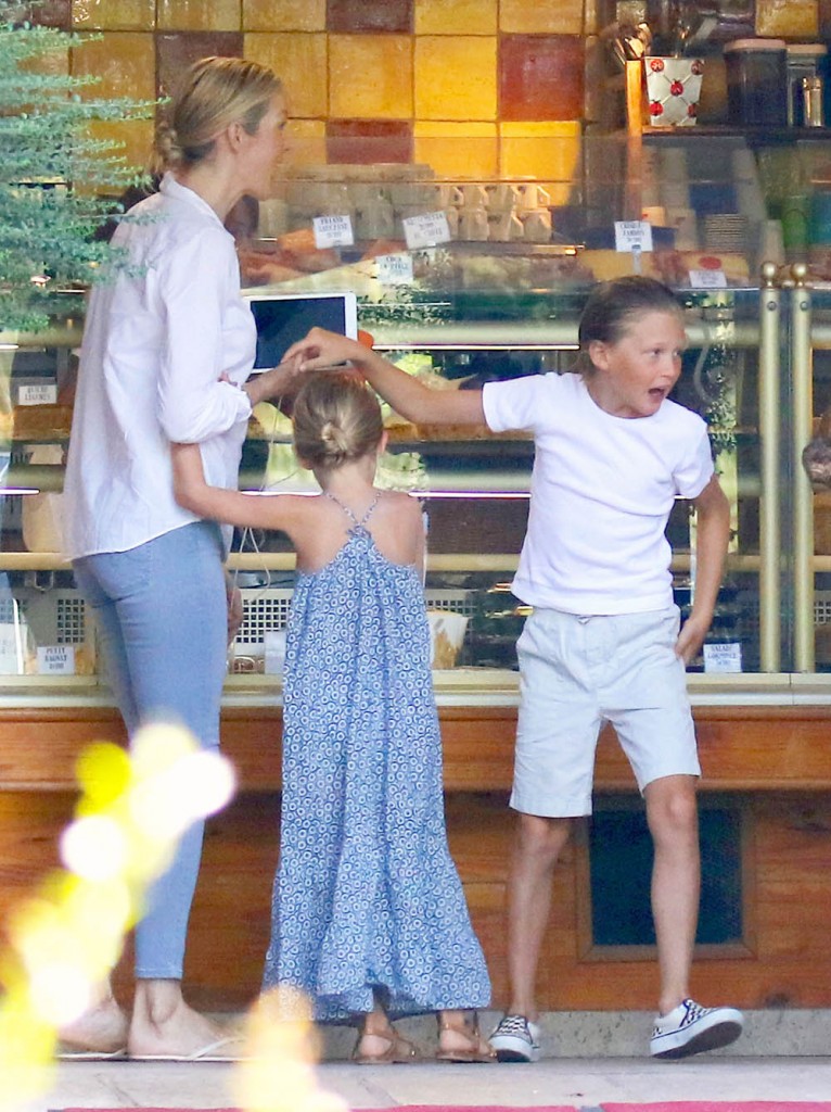 Kelly Rutherford Spends Time In Monte-Carlo With Her Children