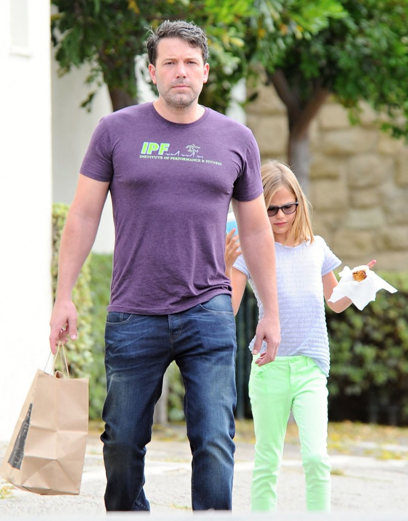 Ben Affleck Takes Daughter To Church