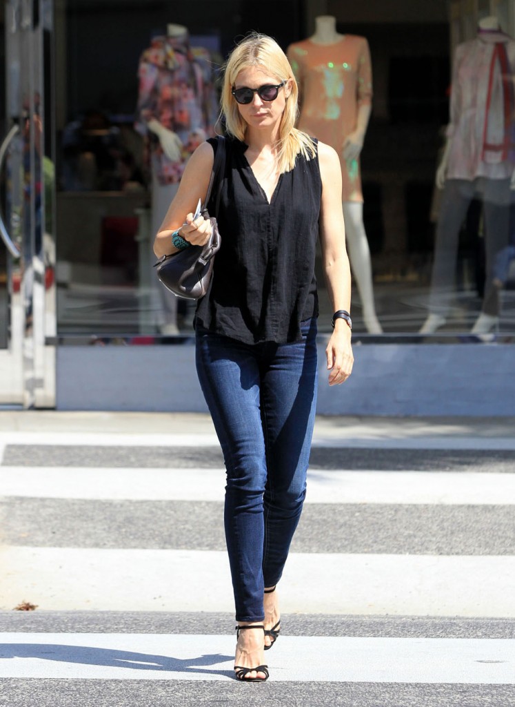 Kelly Rutherford Lunches In Beverly Hills