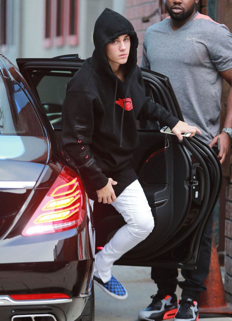 Justin Bieber Stops By A Studio In Hollywood