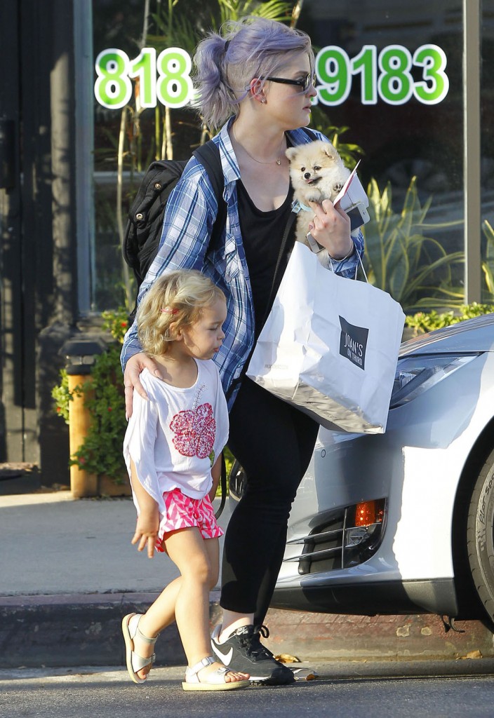 Exclusive... Kelly Osbourne Takes Her Niece Pearl Out For Dinner & Ice Cream