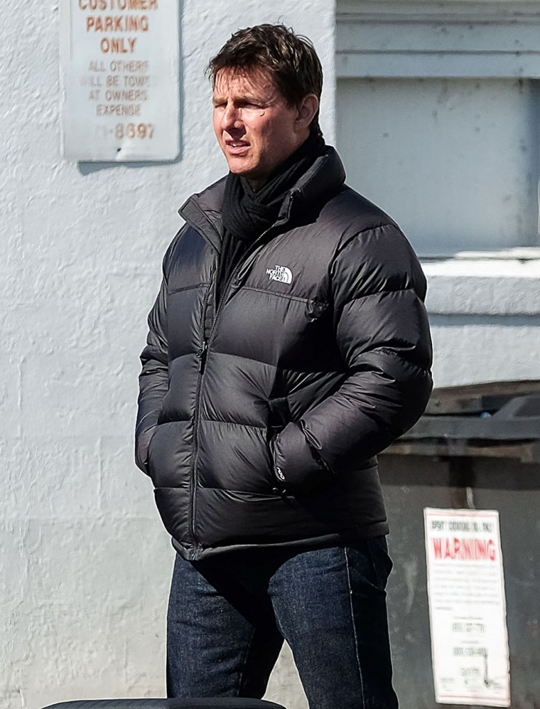 Exclusive... Tom Cruise Gets A Special Visitor On The Set Of 'Jack Reacher: Never Go Back'