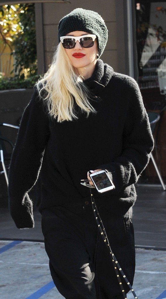 Gwen Stefani is all smiles at Planet Nails