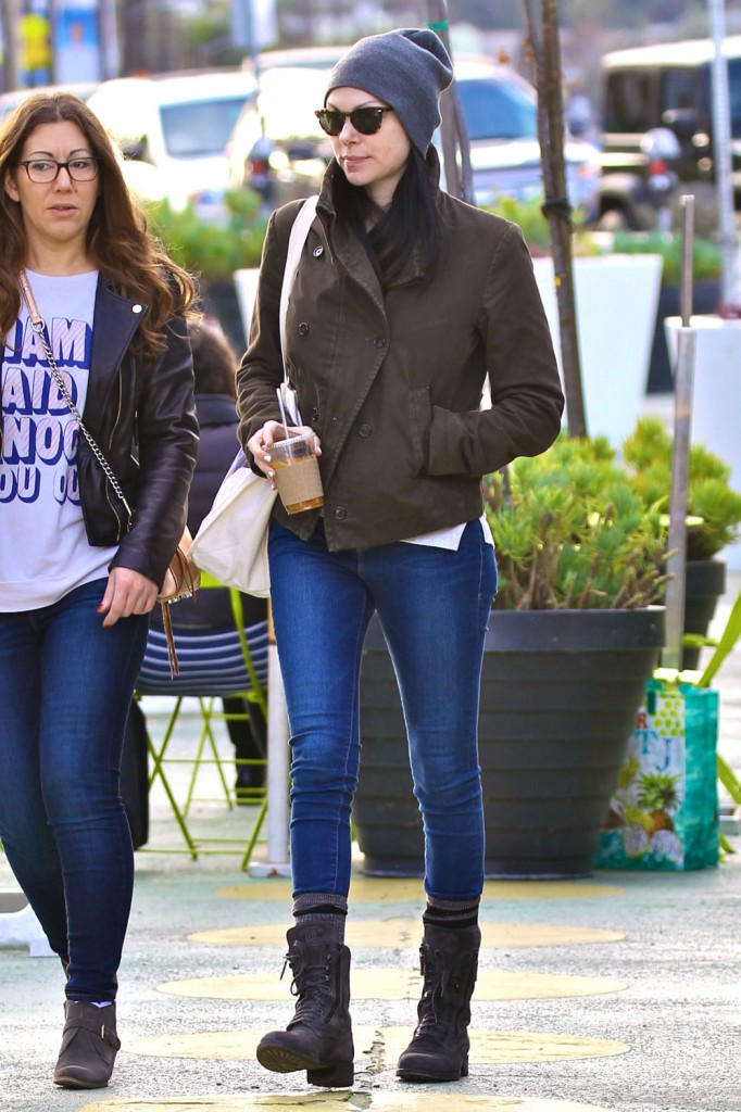 Laura Prepon shops for fresh produce