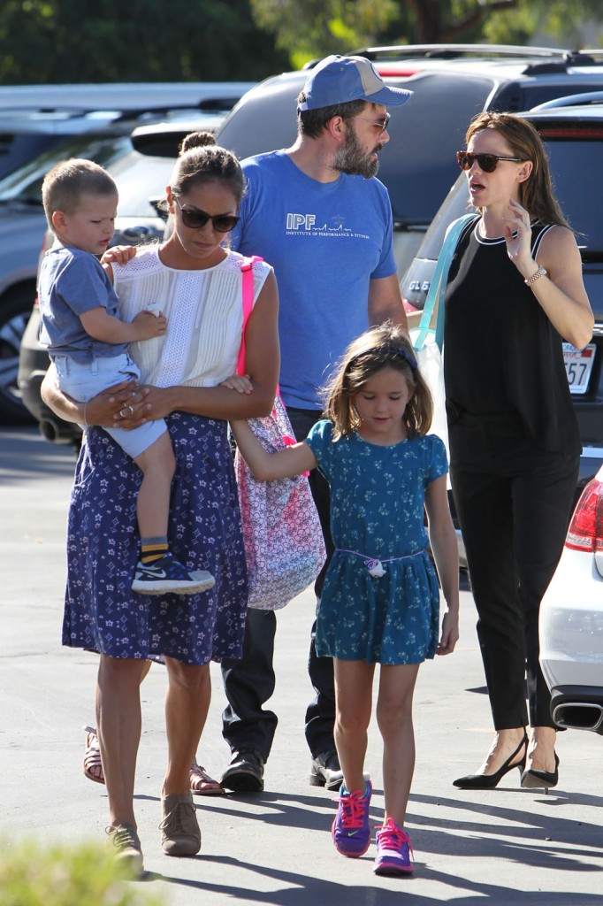 Ben Affleck and Jennifer Garner have tense discussion at the Farmers Market