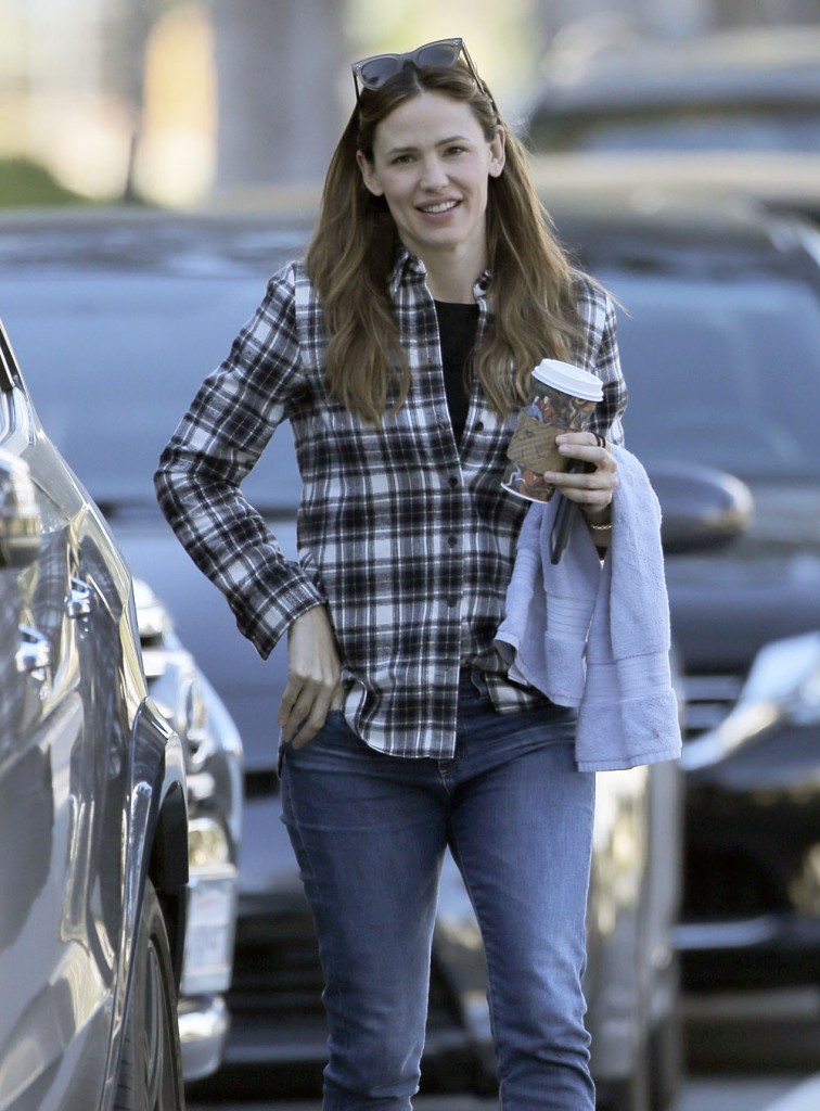 Jennifer Garner Out And About In Brentwood