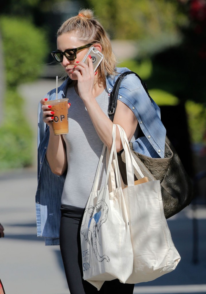 Kate Hudson Leaves Lunch In Brentwood