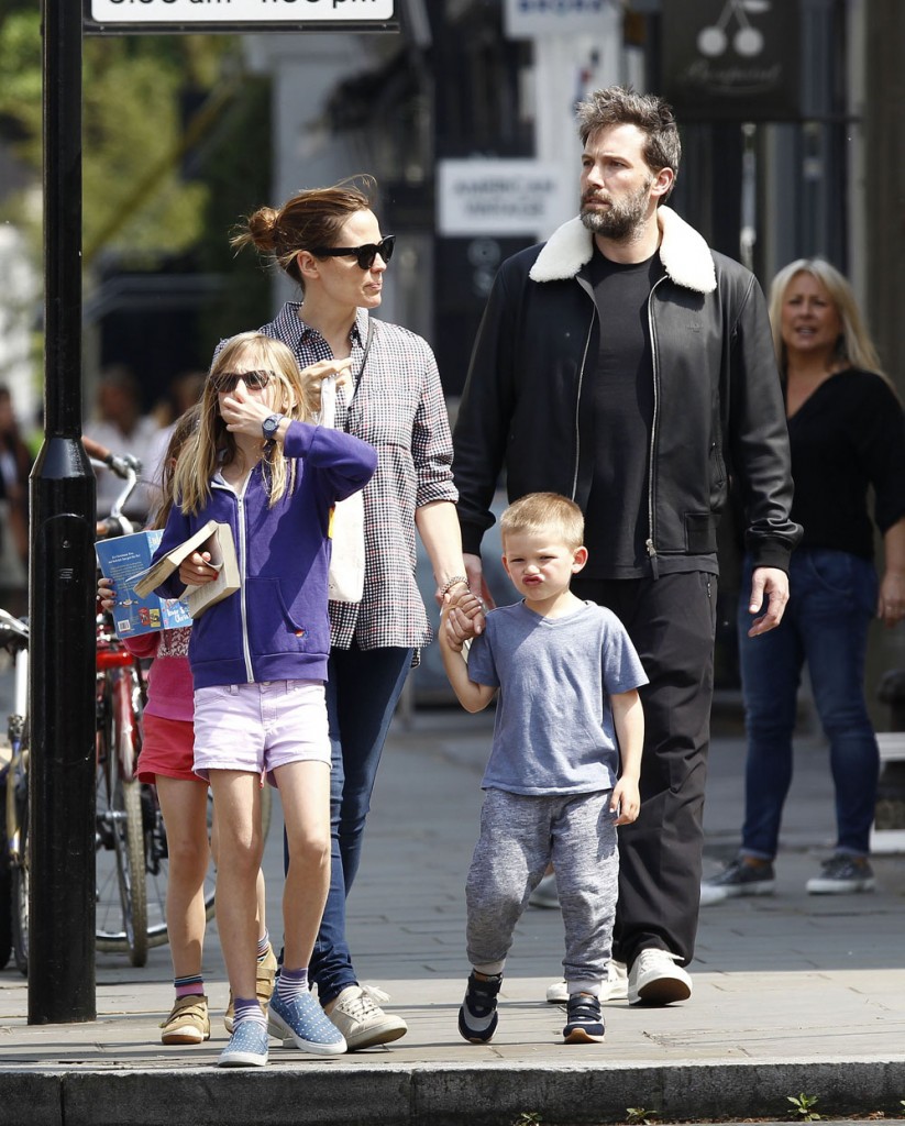 Jennifer Garner & Ben Affleck Are Closer Than Ever During London Shopping Trip