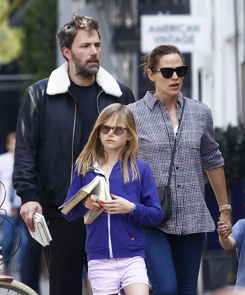 Jennifer Garner & Ben Affleck Are Closer Than Ever During London Shopping Trip