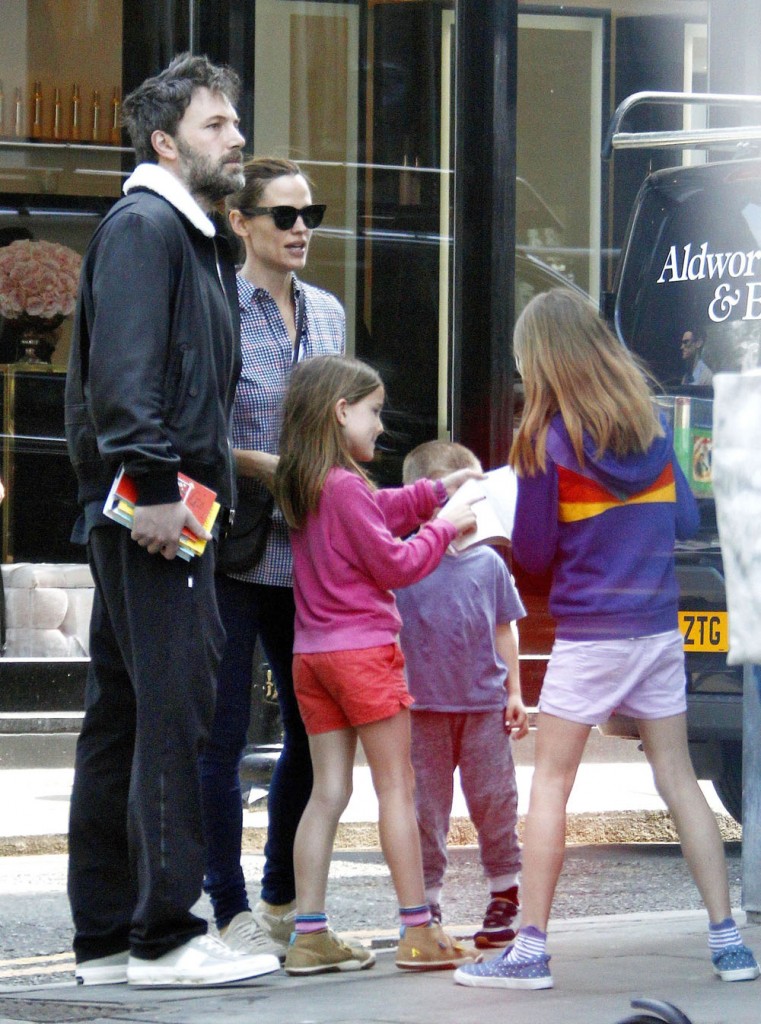 Jennifer Garner & Ben Affleck Are Closer Than Ever During London Shopping Trip