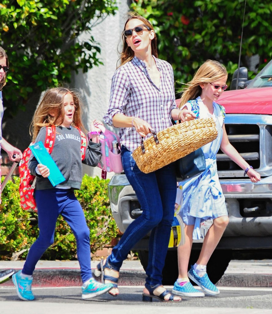 Exclusive... Jennifer Garner, Violet Affleck & Seraphina Affleck Out In LA