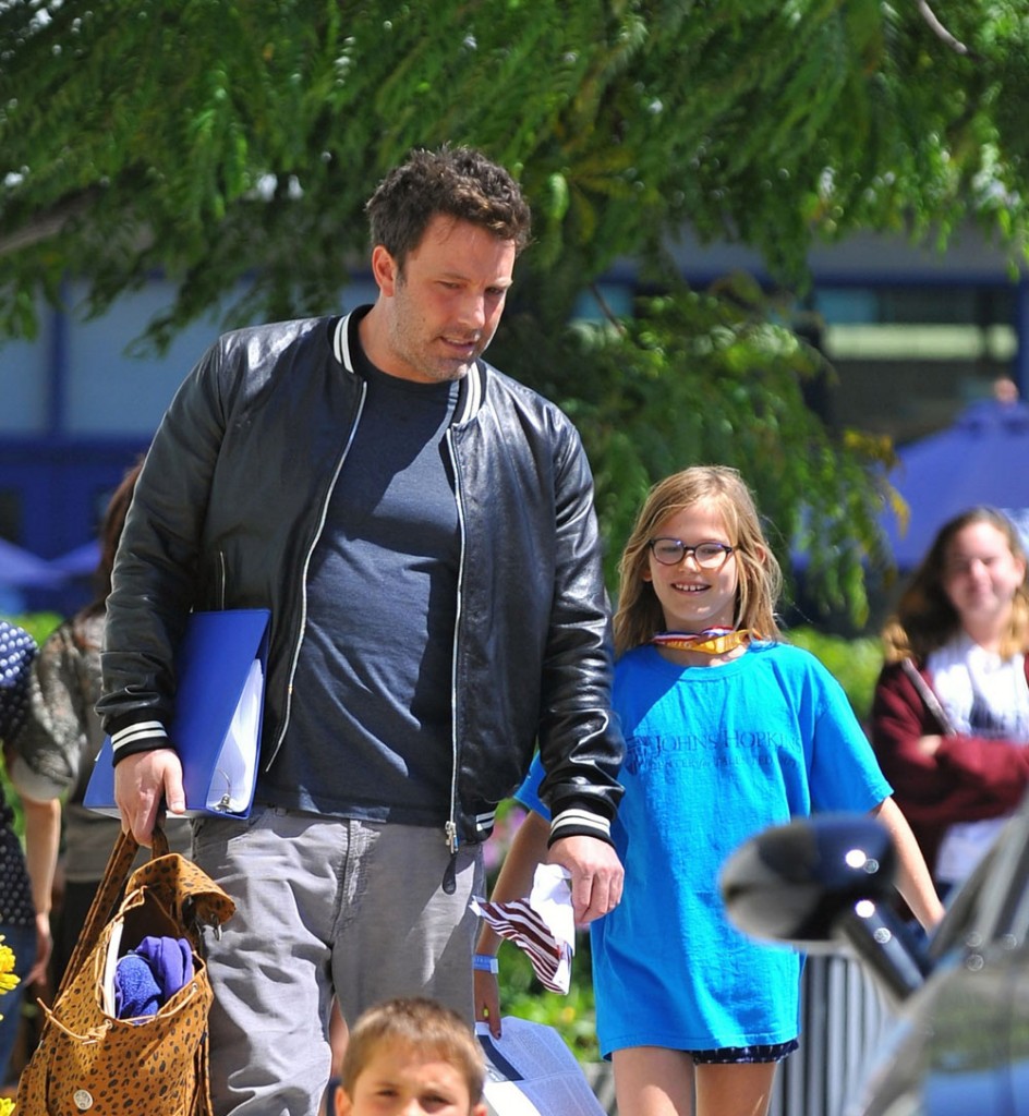 Ben Affleck Picks Up His Daughter In Los Angeles