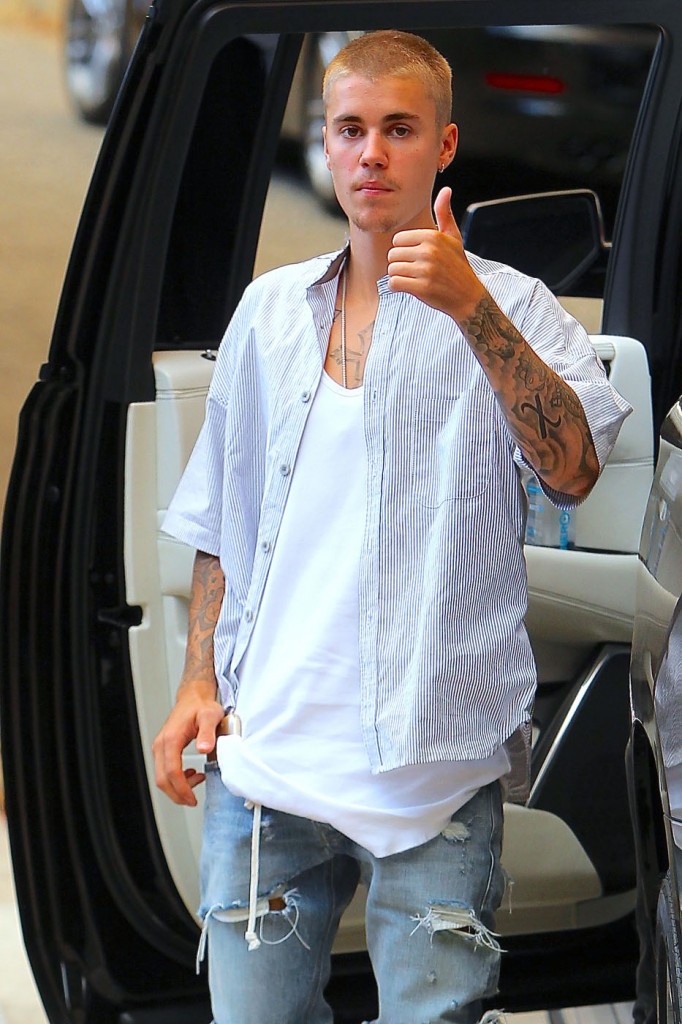 Justin Bieber spotted attenings a pool party in a house in Malibu