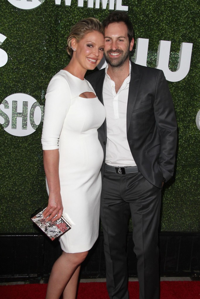 A Happy Pregnant Katherine Heigl at The CBS, The CW, Showtime, Summer TCA Party in LA