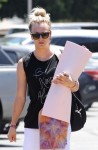 Kaley Cuoco leaving her yoga class