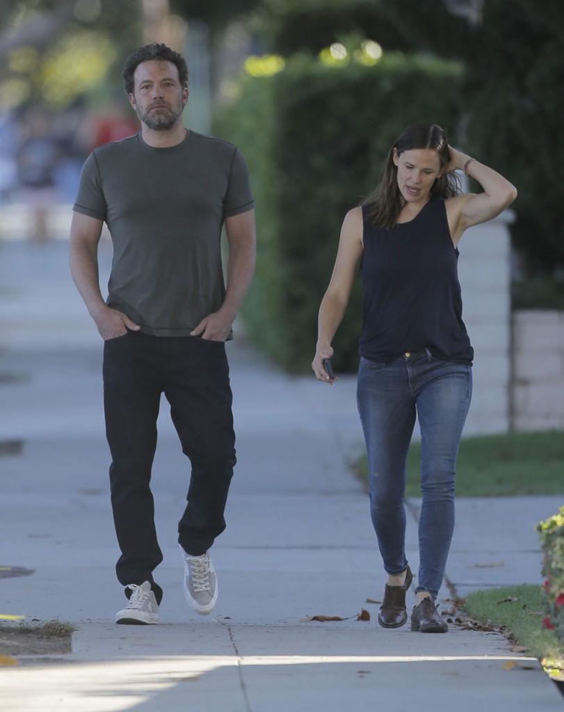 Exclusive... Ben Affleck & Jennifer Garner Out For Breakfast In Santa Monica