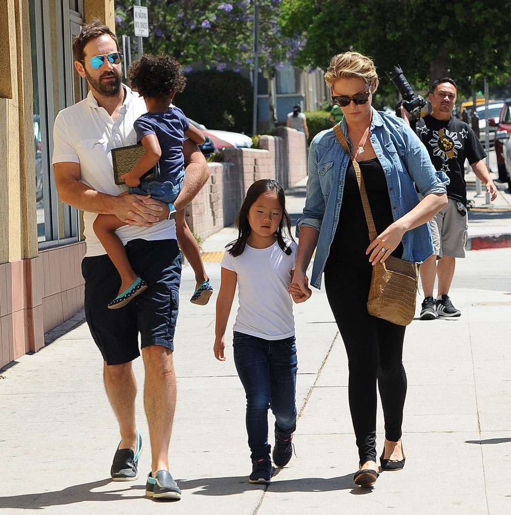 A pregnant Katherine Heigl goes out to lunch with her husband Josh Kelley and their two daughters Adalaide and Naleigh