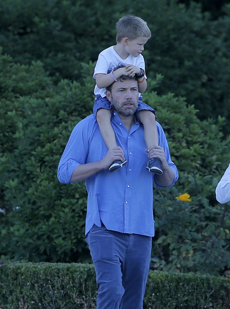 Ben Affleck Enjoys Breakfast With His Son