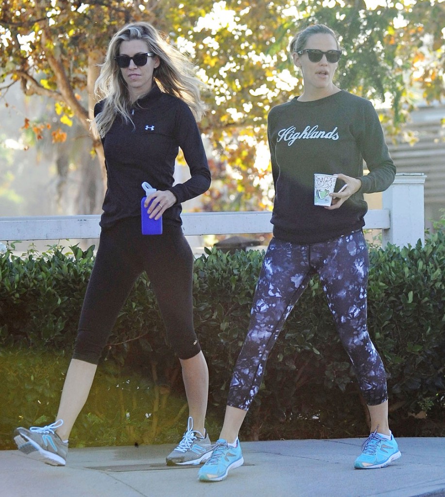Jennifer Garner Hits The Gym With A Friend