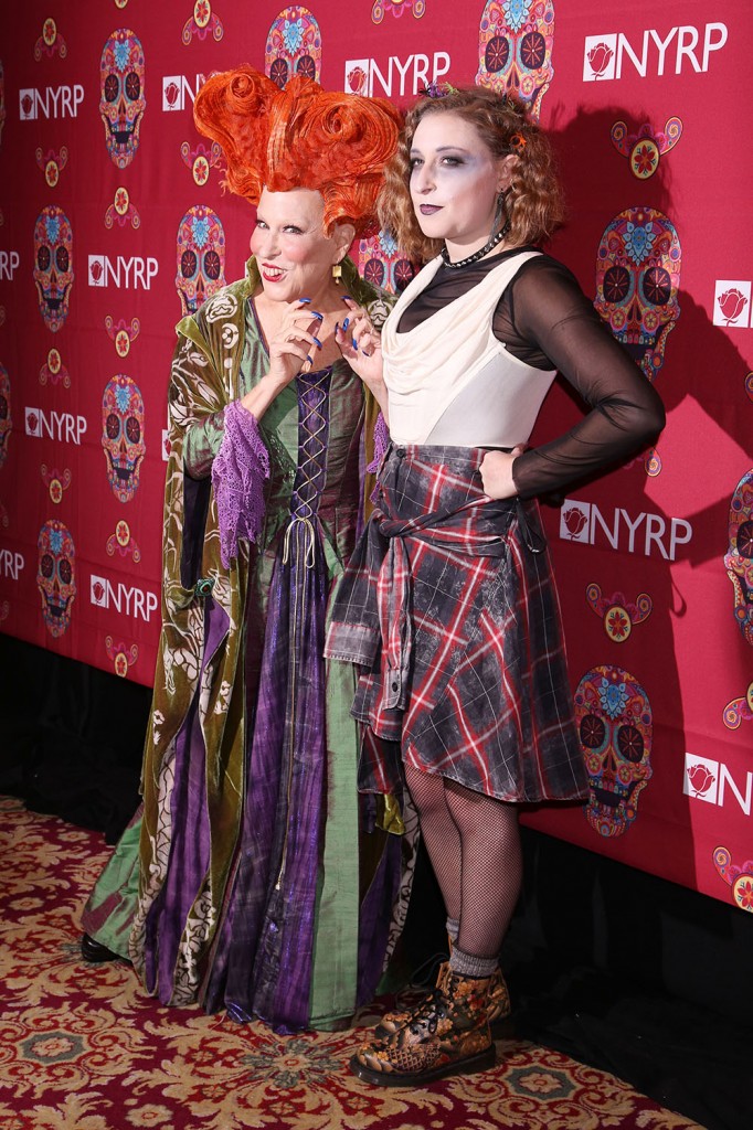 2016 Hulaween - Arrivals