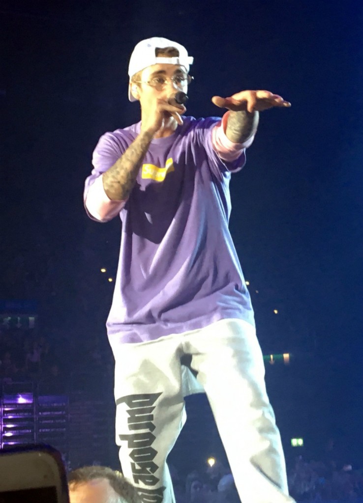 FFN_Bieber_Concert_FFUK_101816_52206348