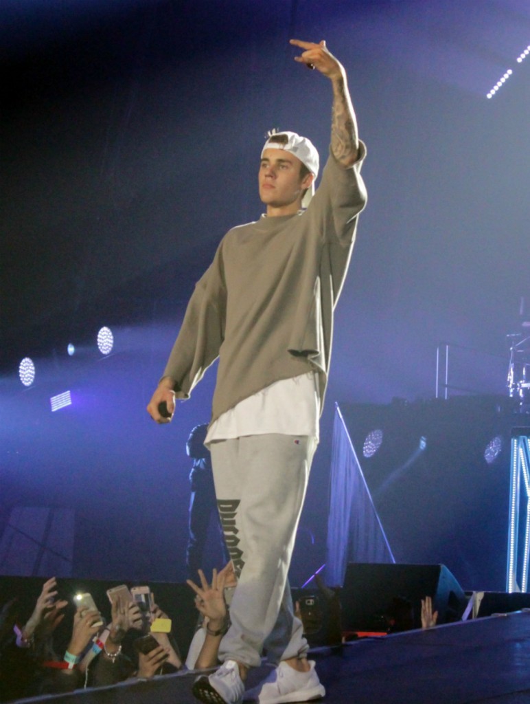 FFN_Bieber_Concert_FFUK_101816_52206351