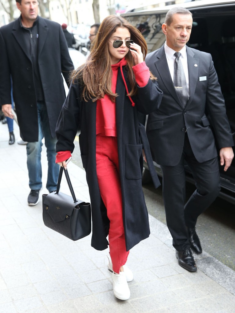 Selena Gomez Arrives In Paris