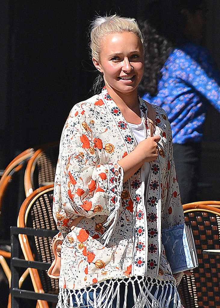 Hayden Panettiere Out With Her Dad In NYC