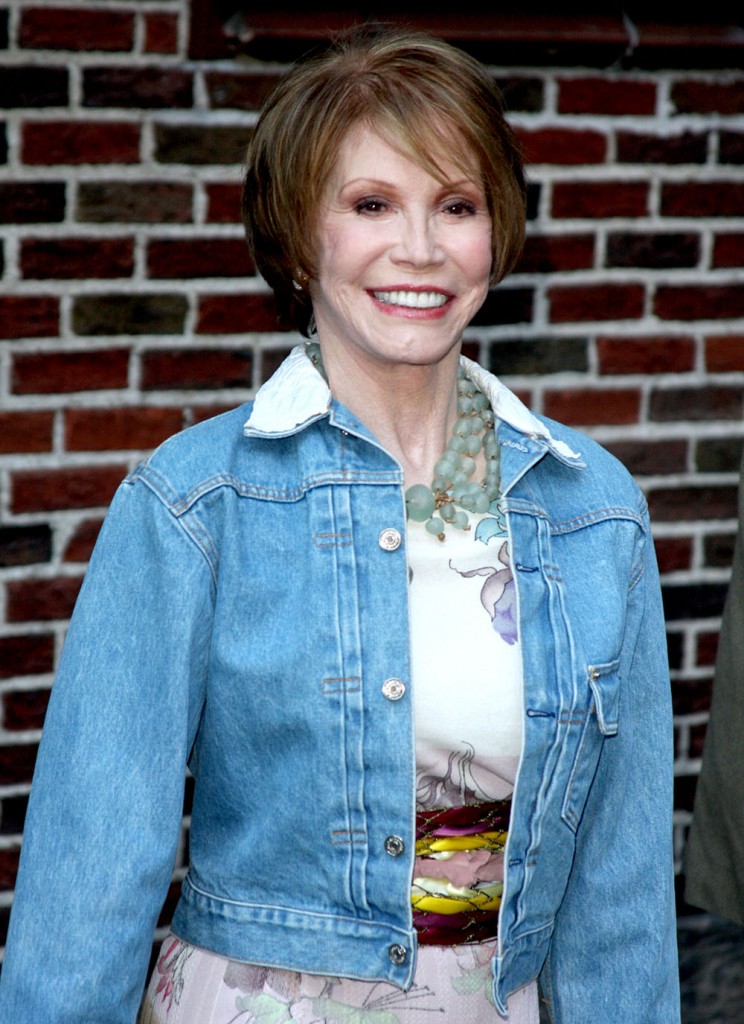 Mary Tyler Moore Makes Guest Appearance On David Letterman