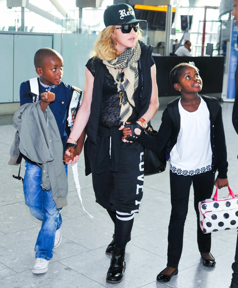 Madonna & Kids Catch A Flight Out Of Heathrow
