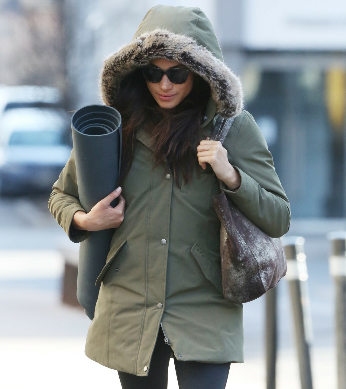 Prince Harry's girlfriend Meghan Markle leaves Yoga in Toronto, Canada. Currently in a extreme weather alert for the Toronto area. Meghan was doing a Hot Yoga session that lasted 1 hour and 15 minutes.