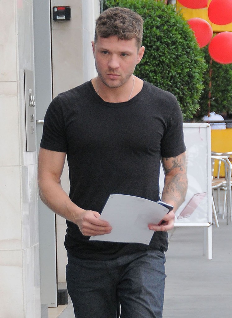 Ryan Phillippe Out For Lunch In Beverly Hills