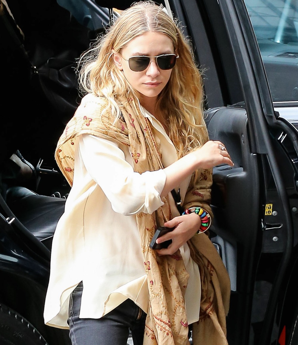 The Olsen Twins Return Home After Attending A Couple Fashion Shows