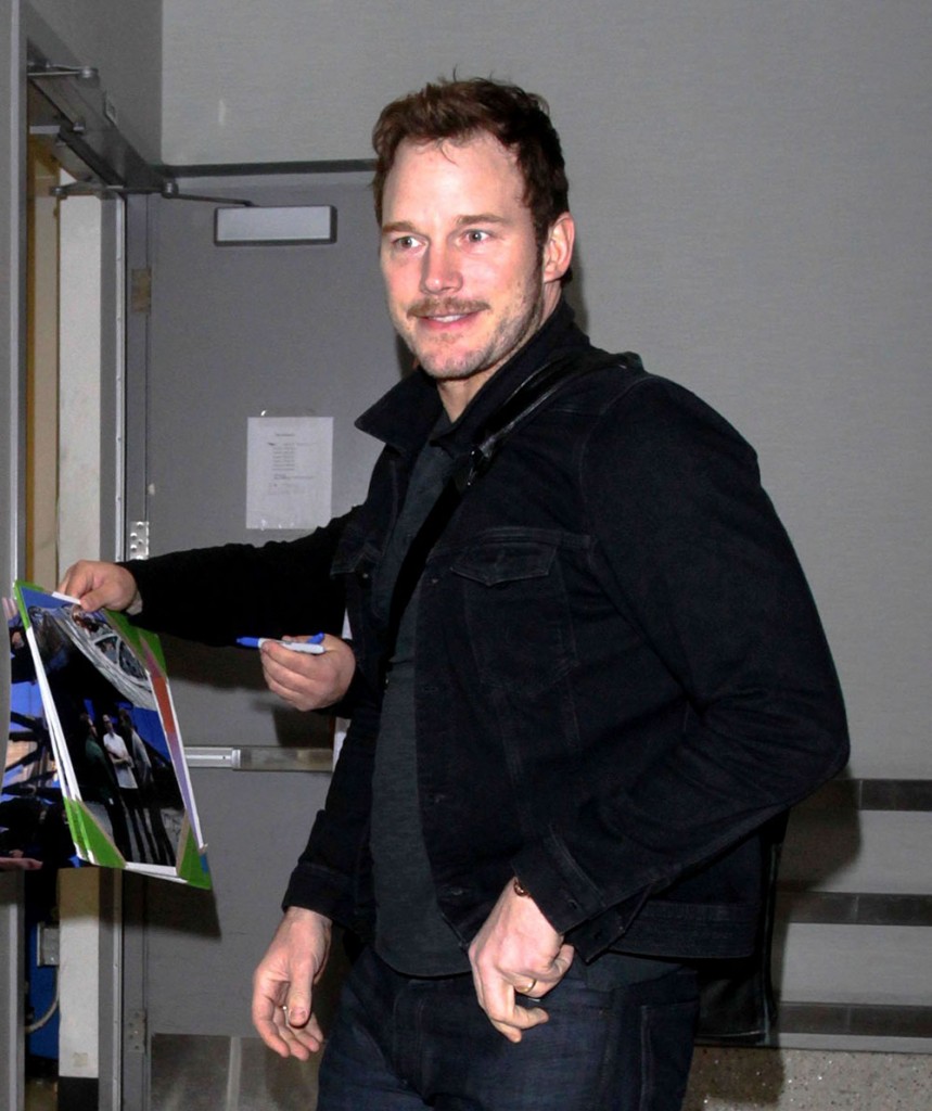 Chris Pratt Flies Out Of LAX